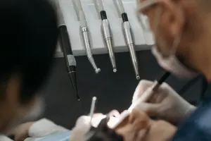 Stomatolog Lublin – jak wybrać dobrego dentystę i na co zwrócić uwagę przy pierwszej wizycie